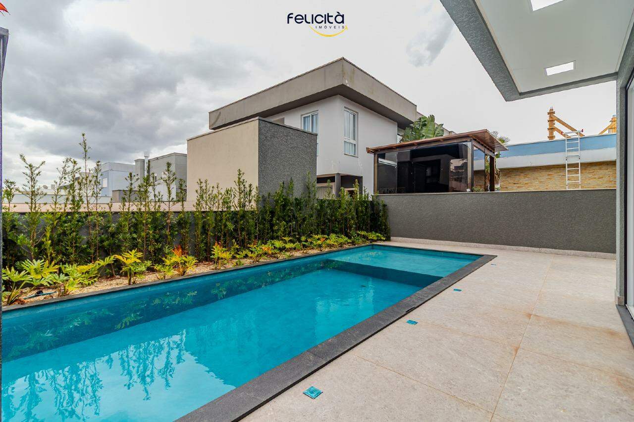 Casa de Condomínio de 4 quartos, 300m² no bairro Santa Regina, em Camboriú | Eu Corretor