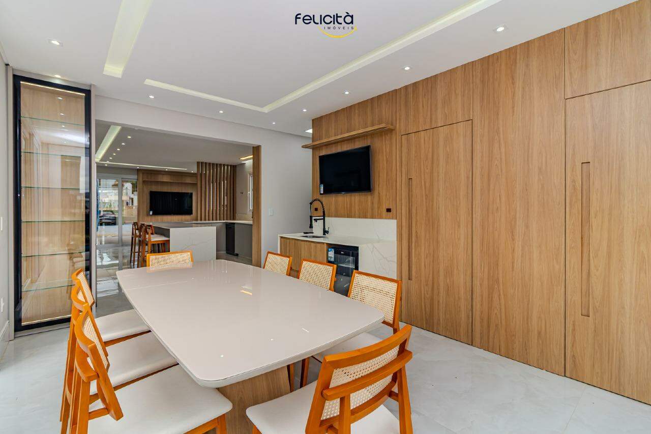 Casa de Condomínio de 4 quartos, 300m² no bairro Santa Regina, em Camboriú | Eu Corretor