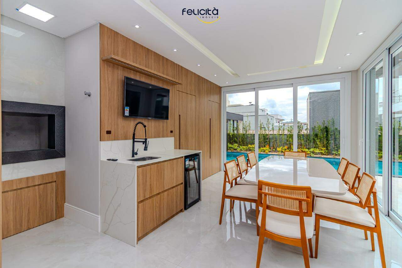 Casa de Condomínio de 4 quartos, 300m² no bairro Santa Regina, em Camboriú | Eu Corretor