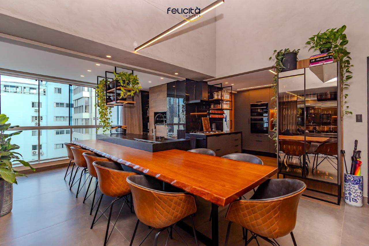 Apartamento de 3 quartos, 210m² no bairro Centro, em Balneário Camboriú | Eu Corretor