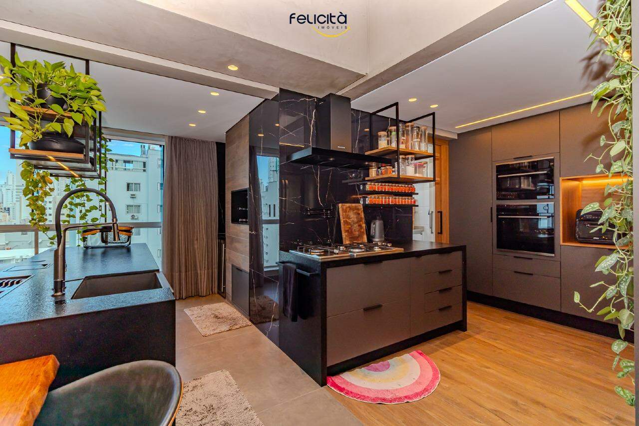 Apartamento de 3 quartos, 210m² no bairro Centro, em Balneário Camboriú | Eu Corretor
