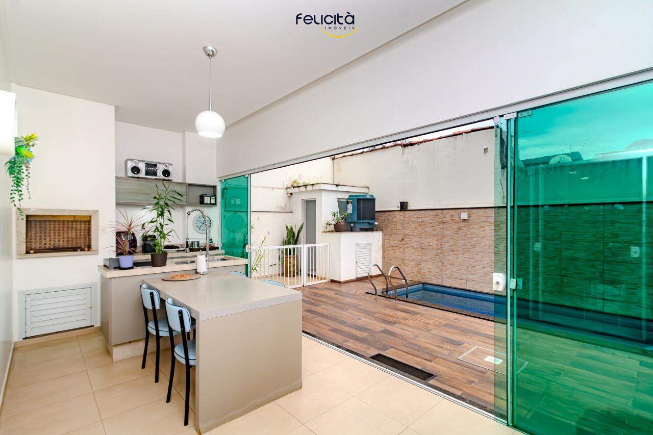 Casa de 4 quartos, 300m² no bairro Centro, em Balneário Camboriú | Eu Corretor
