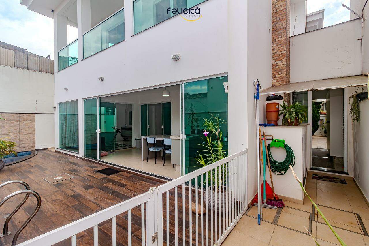 Casa de 4 quartos, 300m² no bairro Centro, em Balneário Camboriú | Eu Corretor