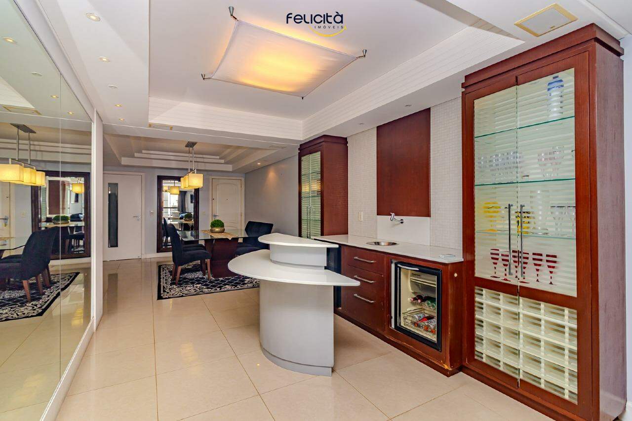 Apartamento de 3 quartos, 180m² no bairro Centro, em Balneário Camboriú | Eu Corretor