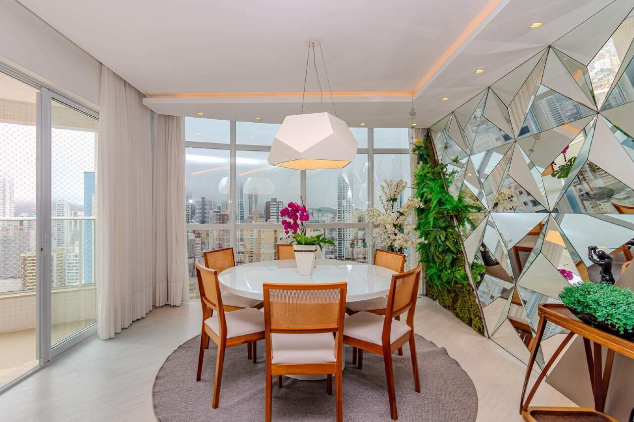 Apartamento de 3 quartos, 130m² no bairro Centro, em Balneário Camboriú | Eu Corretor