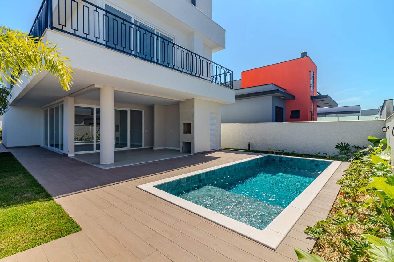 Casa de Condomínio de 3 quartos, 318m² no bairro Santa Regina, em Camboriú | Eu Corretor