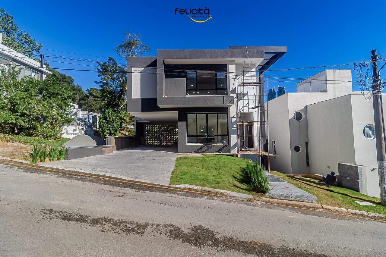 Casa de Condomínio de 4 quartos, 570m² no bairro Barra, em Balneário Camboriú | Eu Corretor