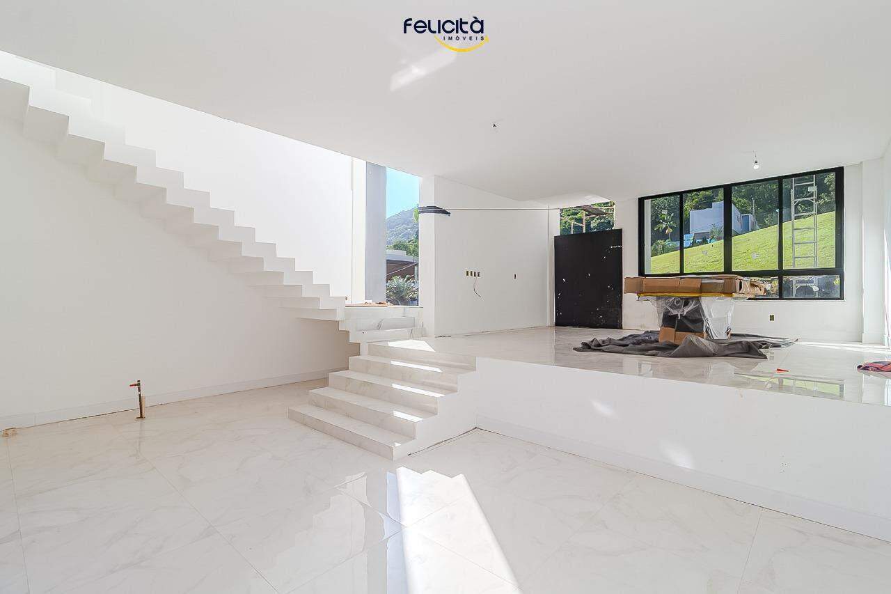 Casa de Condomínio de 4 quartos, 570m² no bairro Barra, em Balneário Camboriú | Eu Corretor