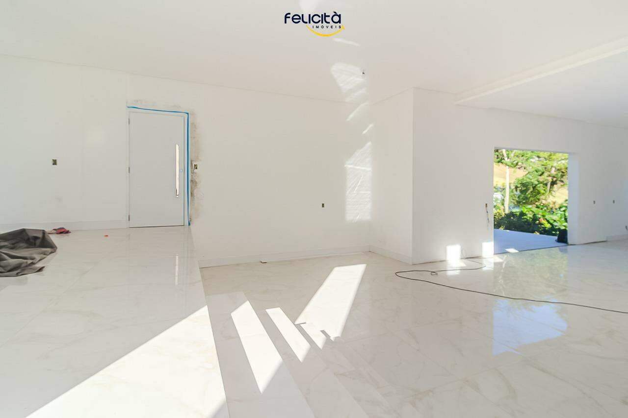 Casa de Condomínio de 4 quartos, 570m² no bairro Barra, em Balneário Camboriú | Eu Corretor