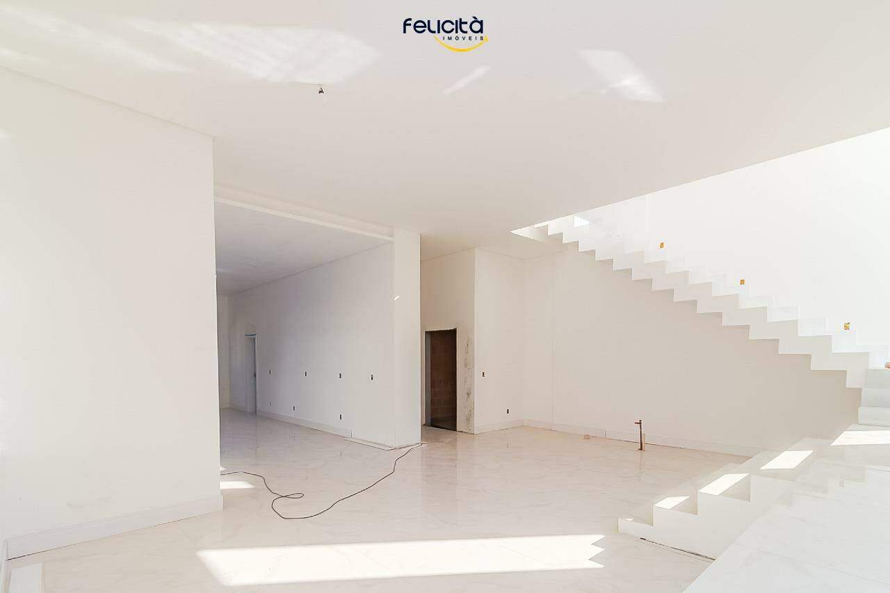 Casa de Condomínio de 4 quartos, 570m² no bairro Barra, em Balneário Camboriú | Eu Corretor