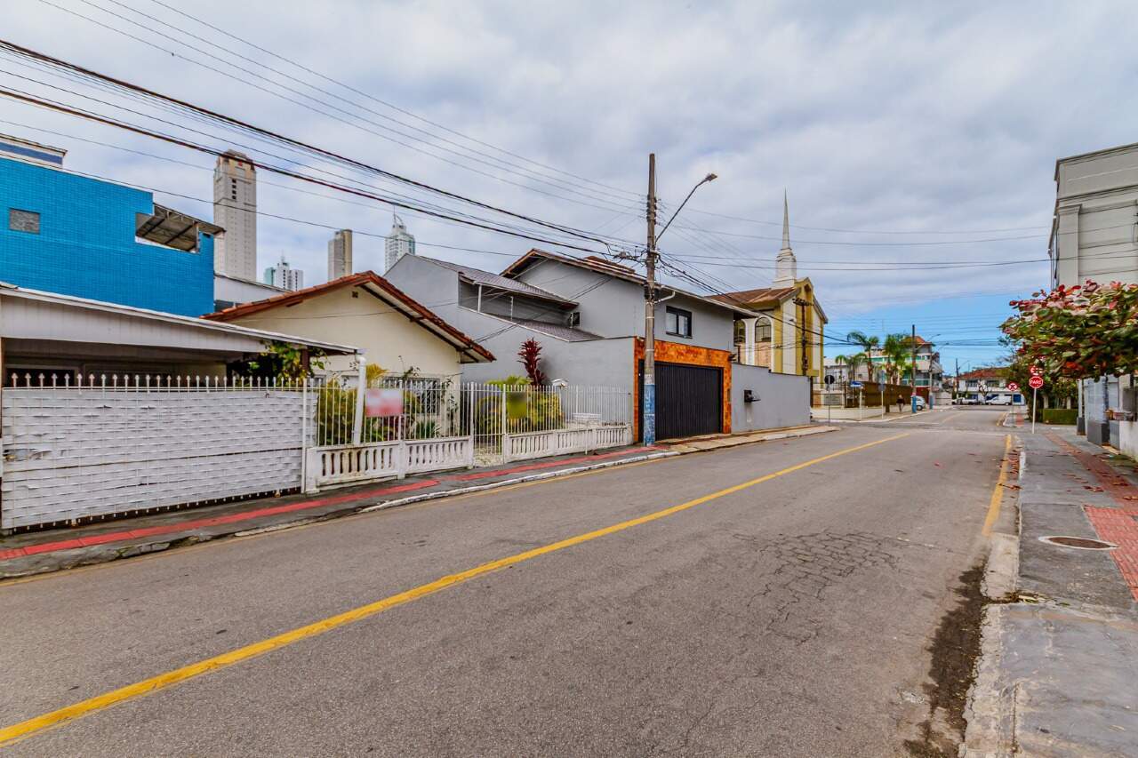 Casa de 4 quartos, 252m² no bairro Centro, em Balneário Camboriú | Eu Corretor