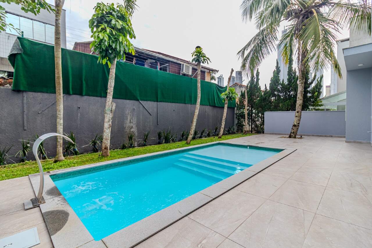 Casa de Condomínio de 5 quartos, 300m² no bairro Barra, em Balneário Camboriú | Eu Corretor