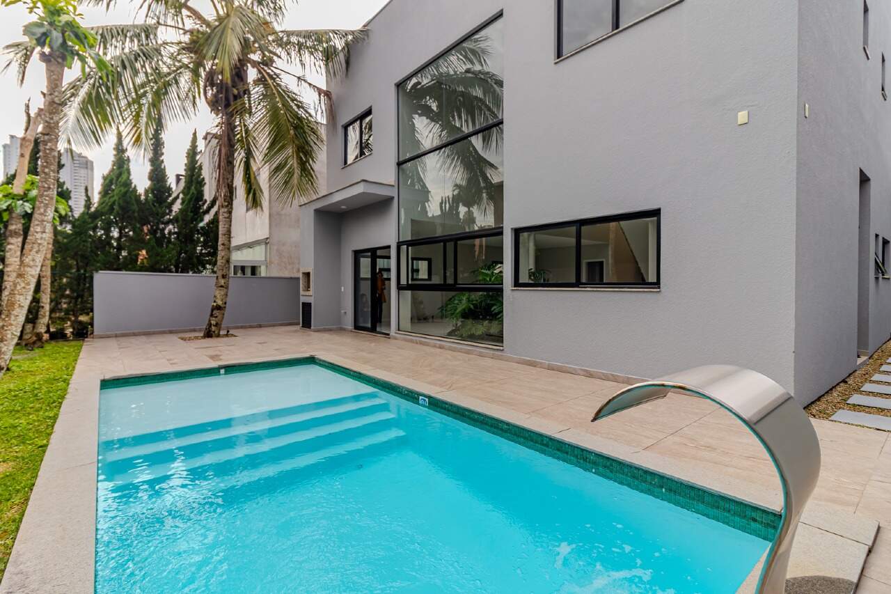 Casa de Condomínio de 5 quartos, 300m² no bairro Barra, em Balneário Camboriú | Eu Corretor