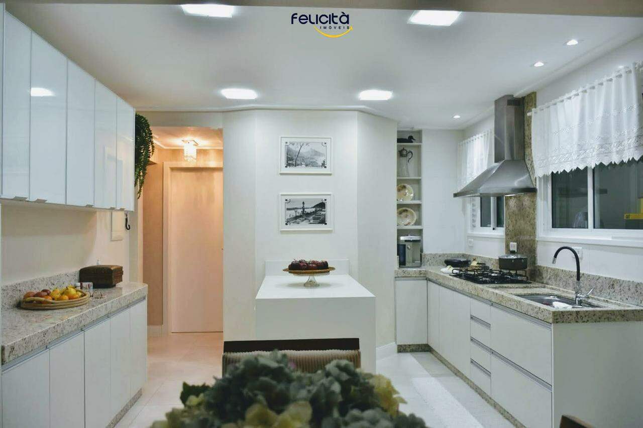 Apartamento de 2 quartos, 260m² no bairro Centro, em Balneário Camboriú | Eu Corretor