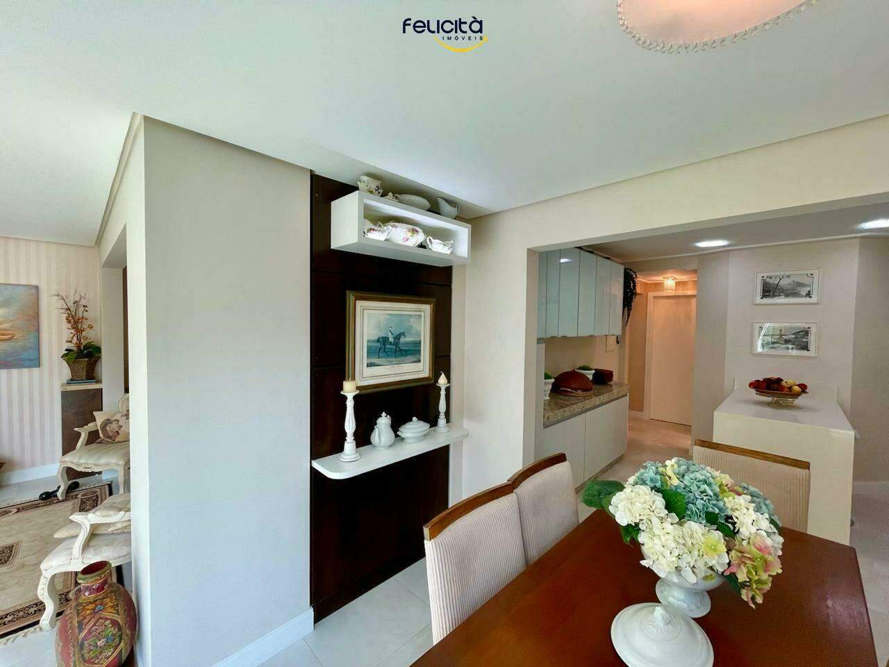 Apartamento de 2 quartos, 260m² no bairro Centro, em Balneário Camboriú | Eu Corretor