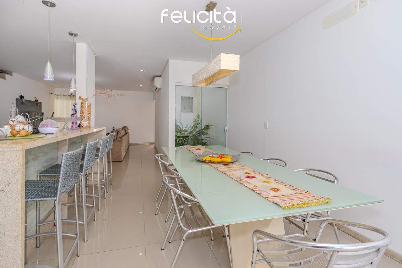 Casa de 3 quartos, 209m² no bairro Praia dos Amores, em Balneário Camboriú | Eu Corretor