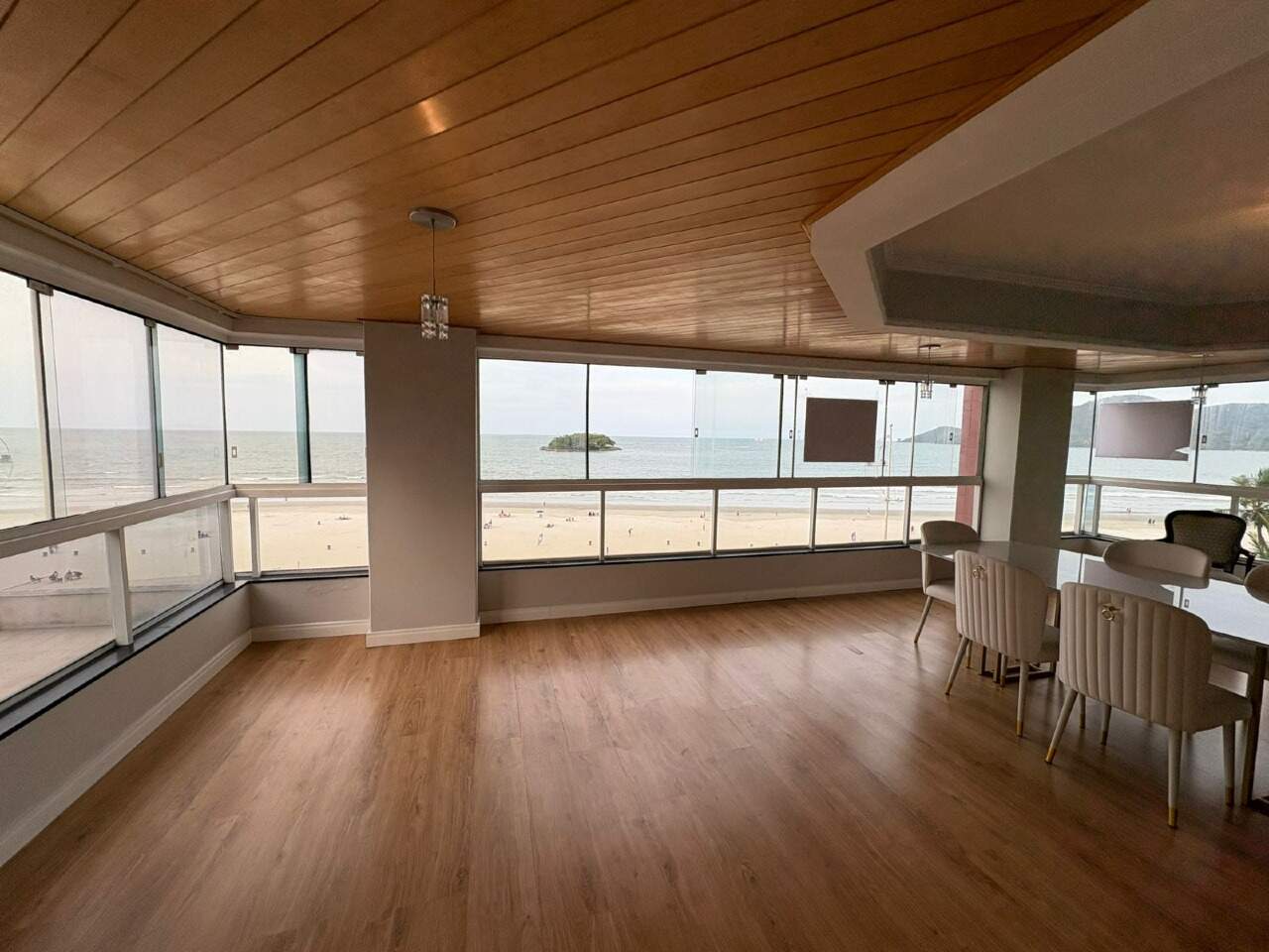Apartamento de 3 quartos, 230m² no bairro Centro, em Balneário Camboriú | Eu Corretor