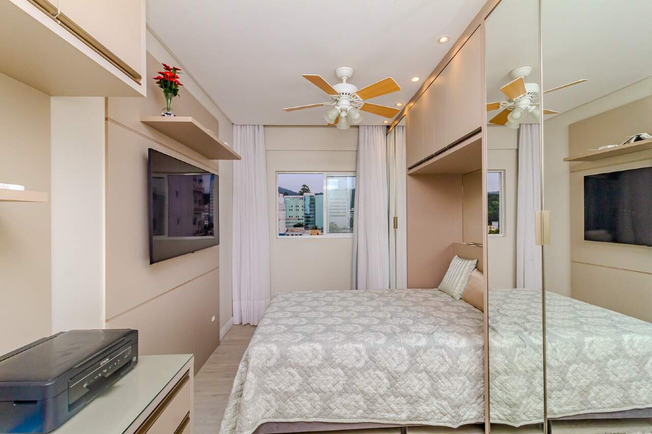 Apartamento à venda no Pioneiros: 