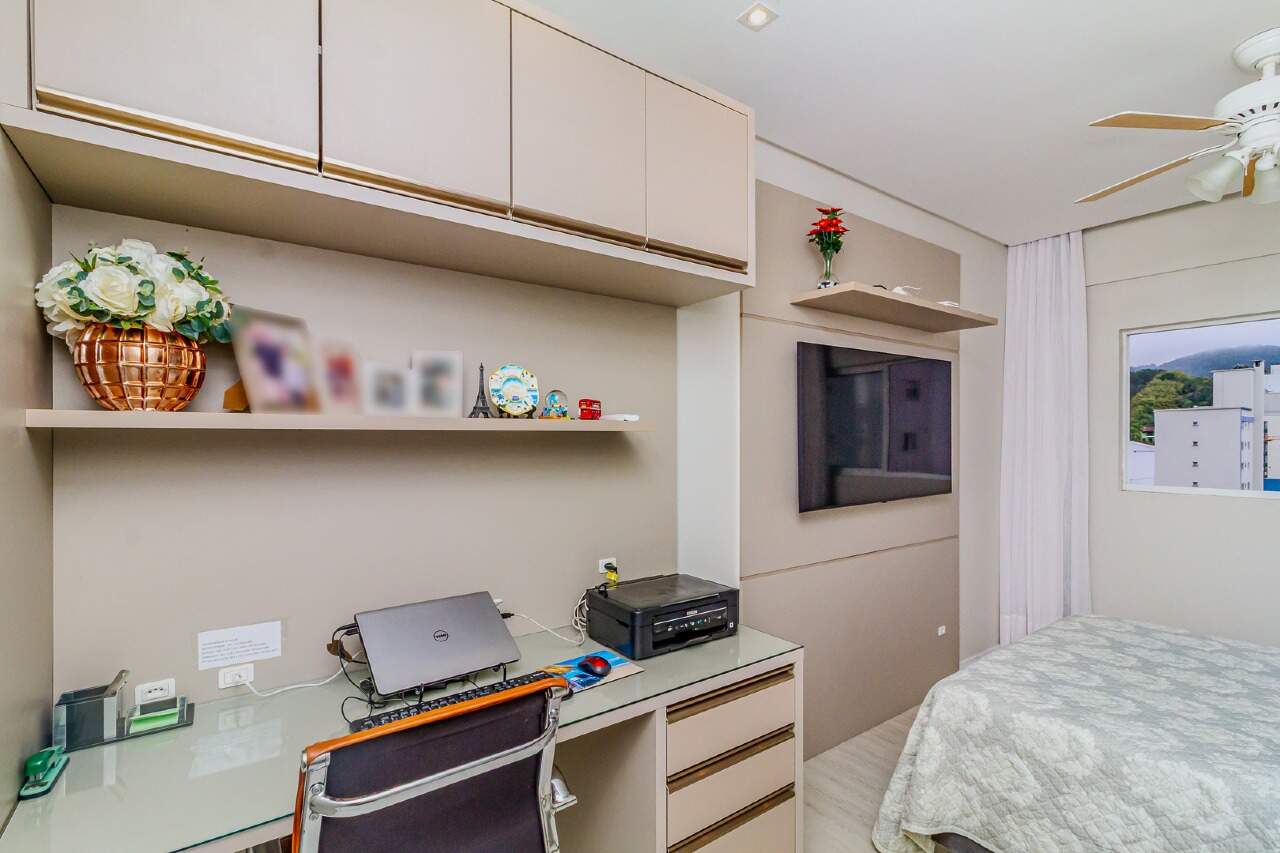 Apartamento à venda no Pioneiros: 