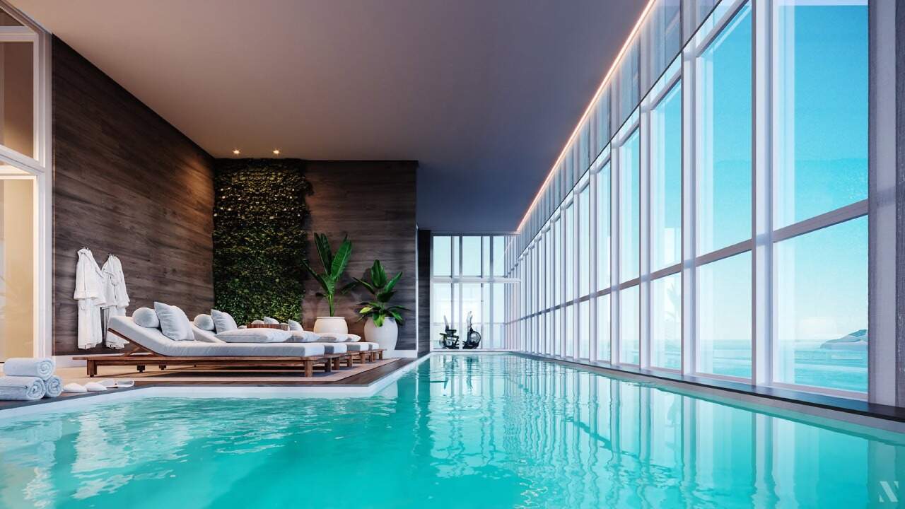 Apartamento diferenciado à venda no Centro: Piscina aquecida coberta, junto à fachada de vidro (imagem ilustrativa)