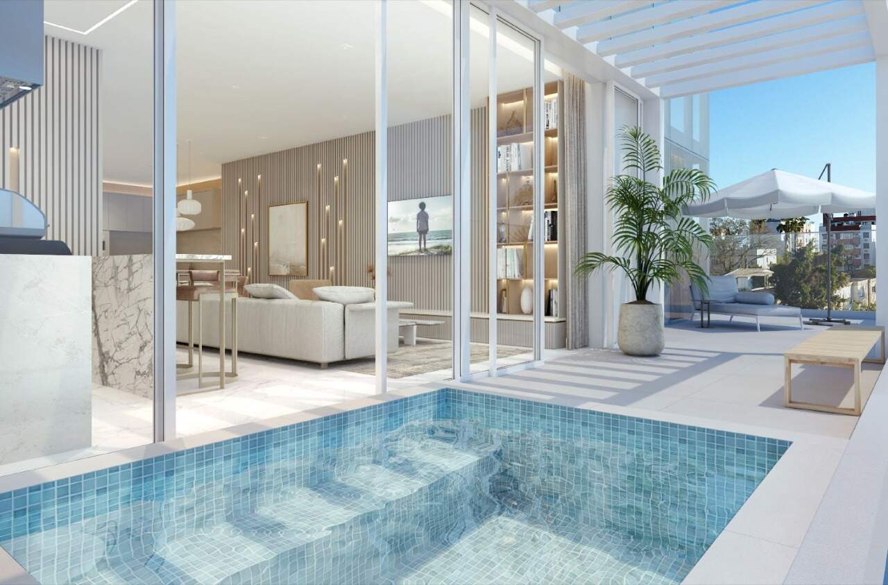 Apartamento diferenciado à venda no Centro: Terraço do apartamento diferenciado, com piscina privativa e pergolado (imagem ilustrativa)