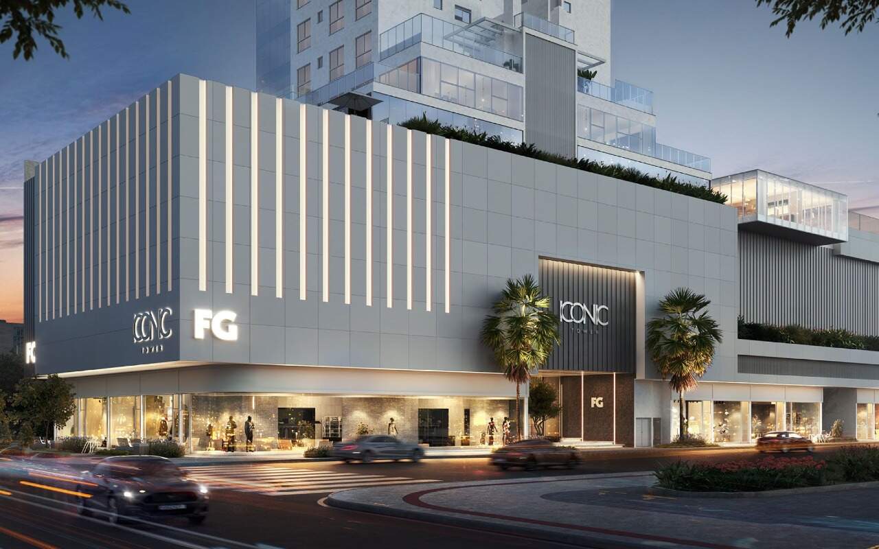 Apartamento diferenciado à venda no Centro: Esquina do Iconic Tower ao anoitecer, com os terraços acima do embasamento (imagem ilustrativa)