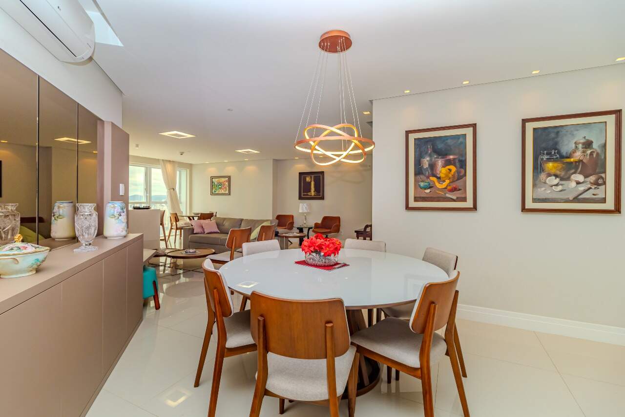 Apartamento à venda no Pioneiros: 