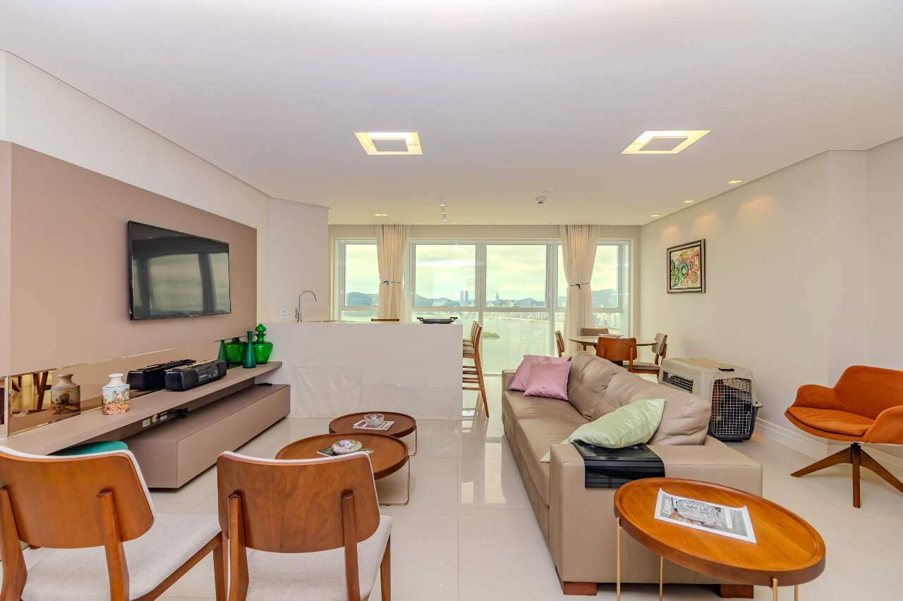 Apartamento à venda no Pioneiros: 