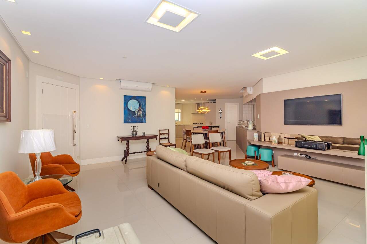 Apartamento à venda no Pioneiros: 