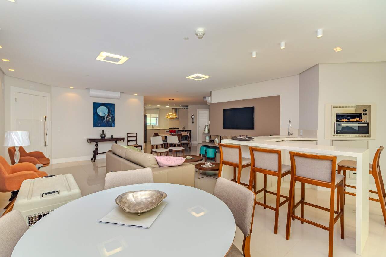 Apartamento à venda no Pioneiros: 