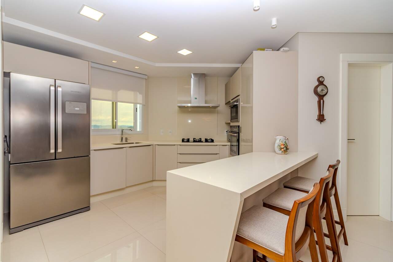 Apartamento à venda no Pioneiros: 