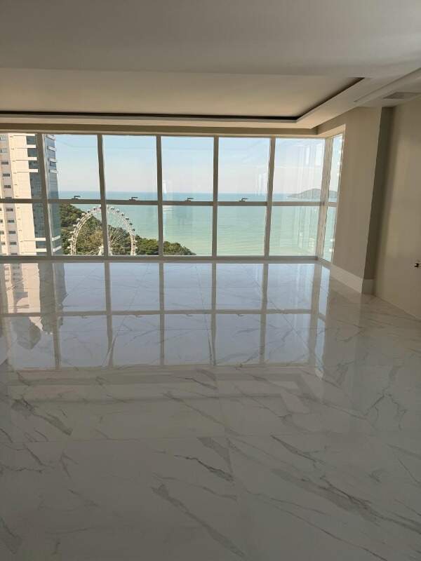 Apartamento à venda no Pioneiros: 