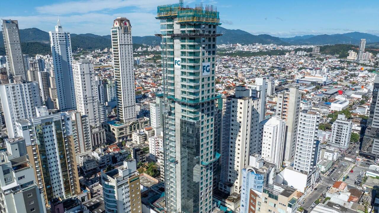 Apartamento à venda no Centro: Obra do Iconic Tower em agosto de 2026, no Centro de Balneário Camboriú