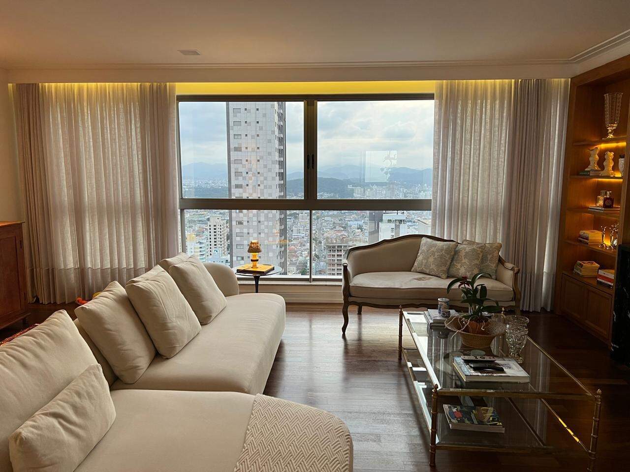 Apartamento de 2 quartos, 160m² no bairro Centro, em Balneário Camboriú | Eu Corretor