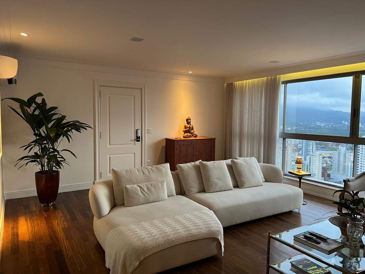 Apartamento de 2 quartos, 160m² no bairro Centro, em Balneário Camboriú | Eu Corretor