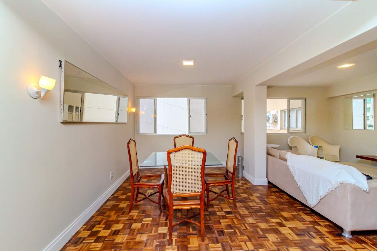 Apartamento à venda no Pioneiros: 