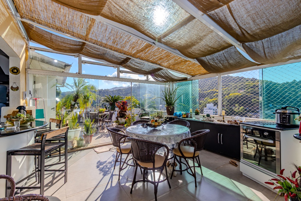 Cobertura à venda no Cabeçudas: 