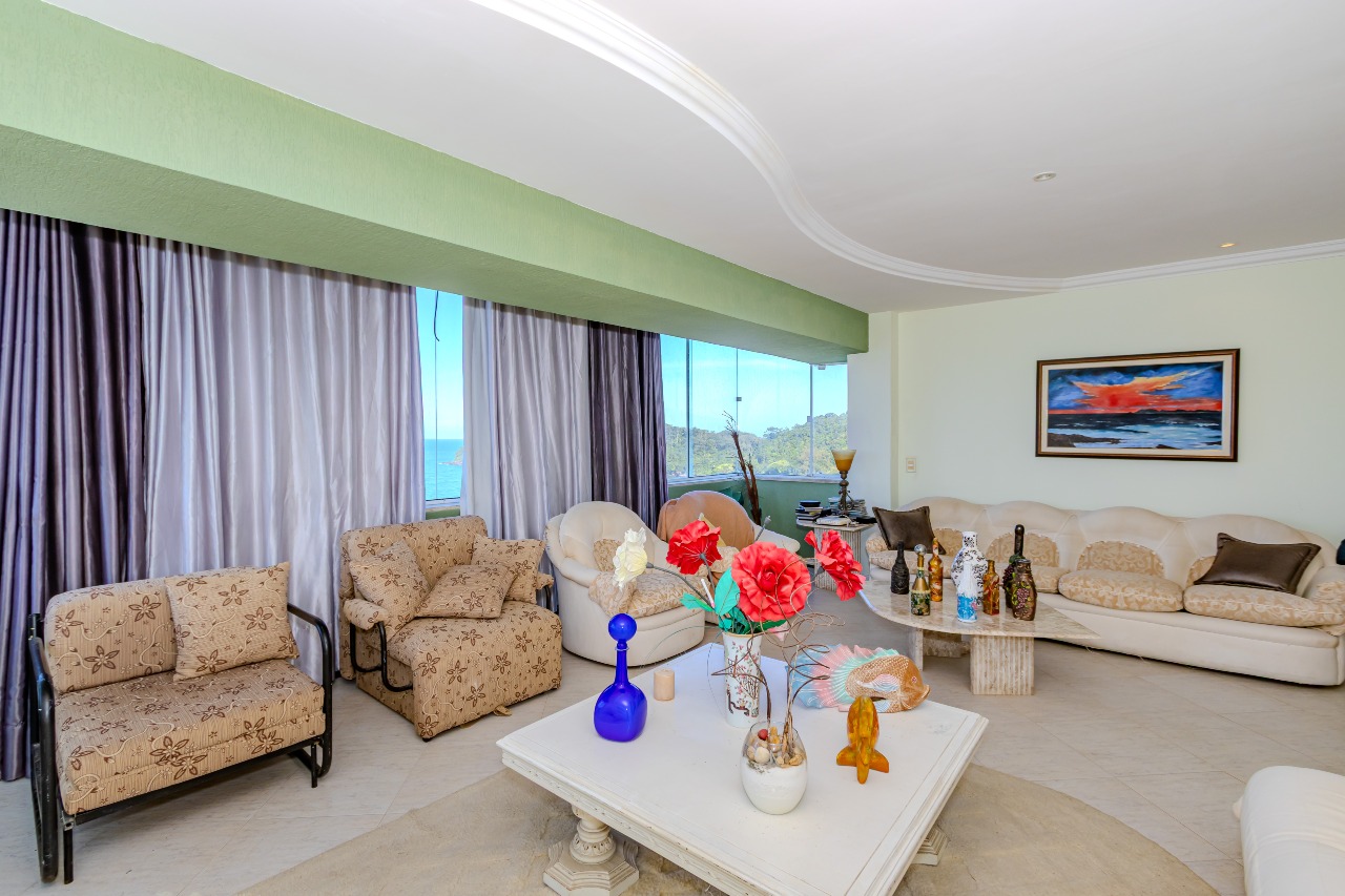 Cobertura à venda no Cabeçudas: 