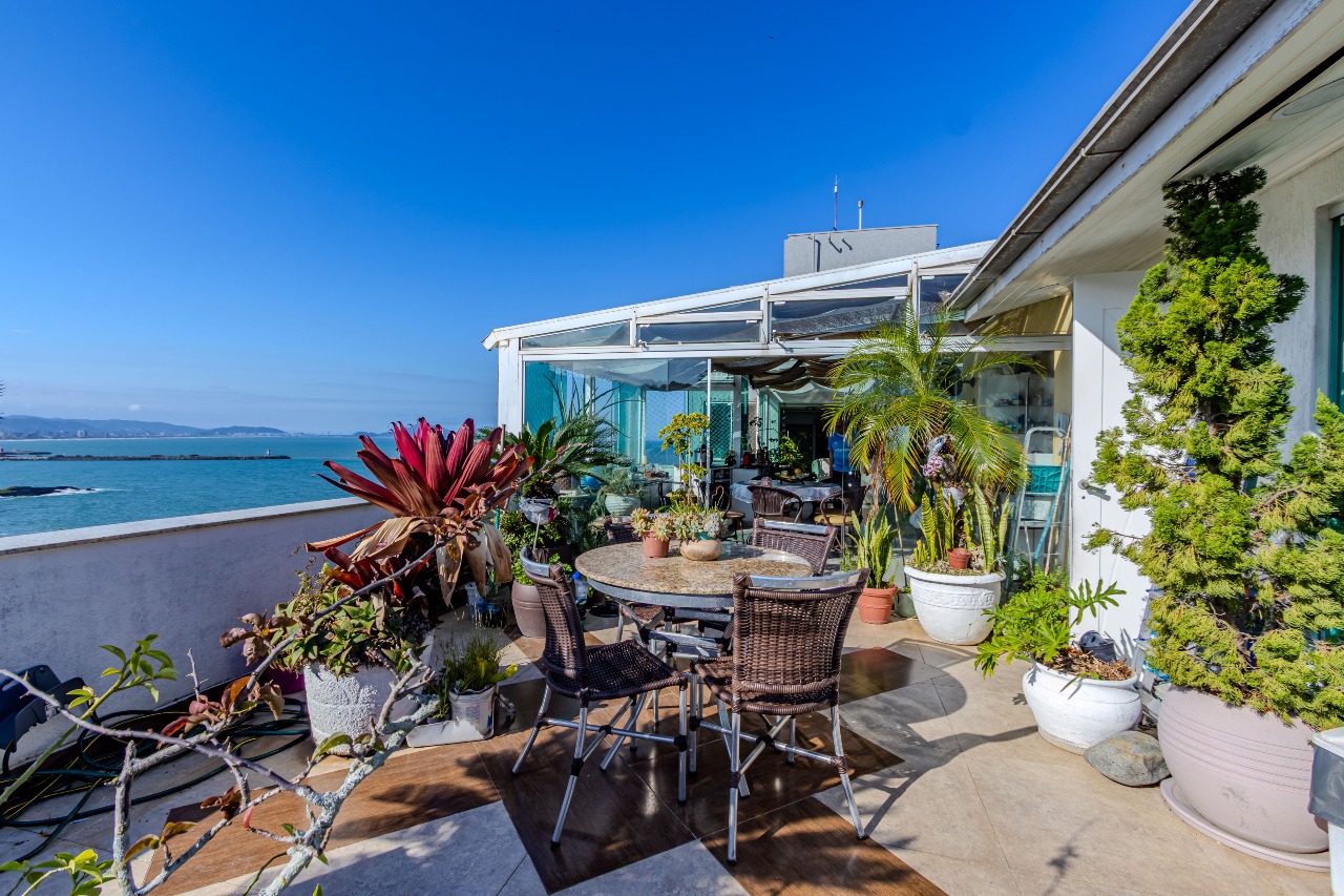 Cobertura à venda no Cabeçudas: 