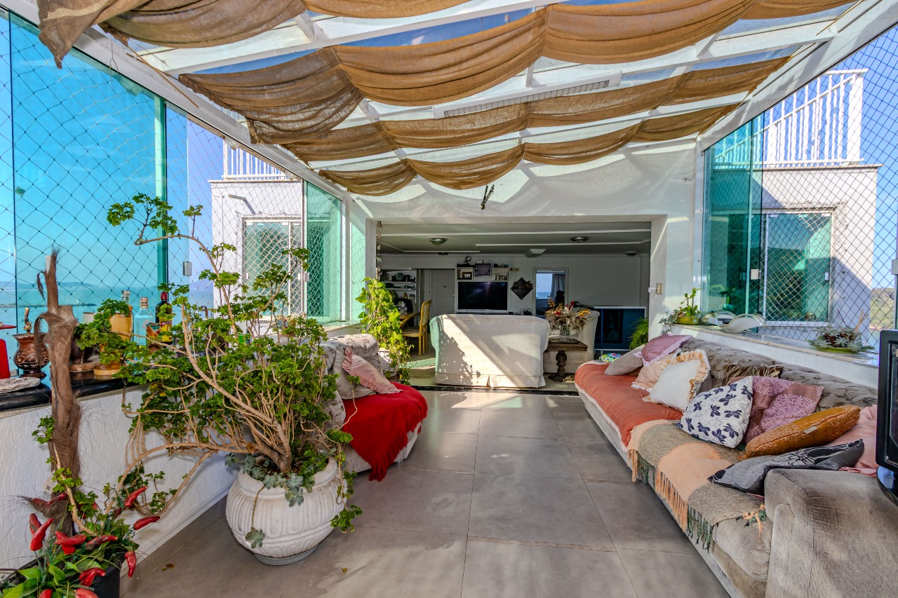 Cobertura à venda no Cabeçudas: 