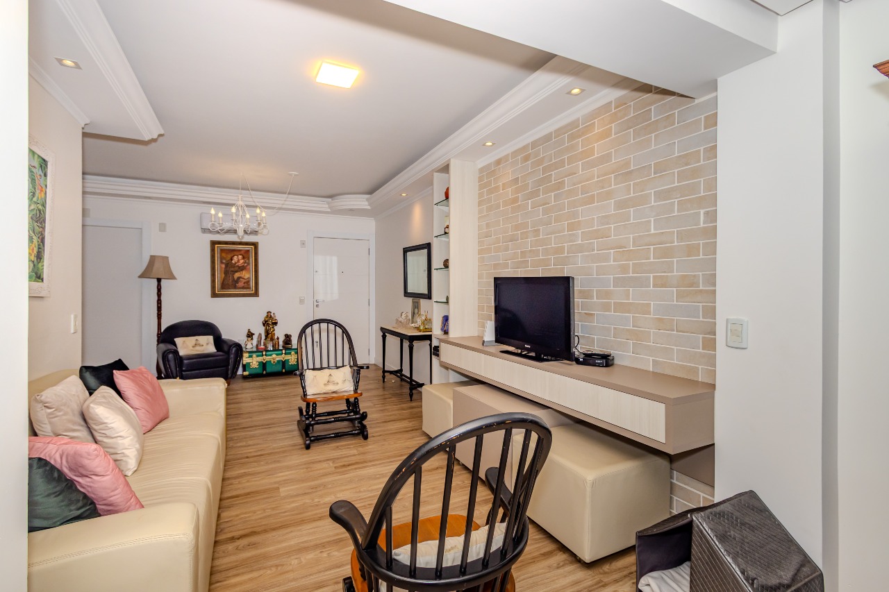 Apartamento à venda no Pioneiros: 