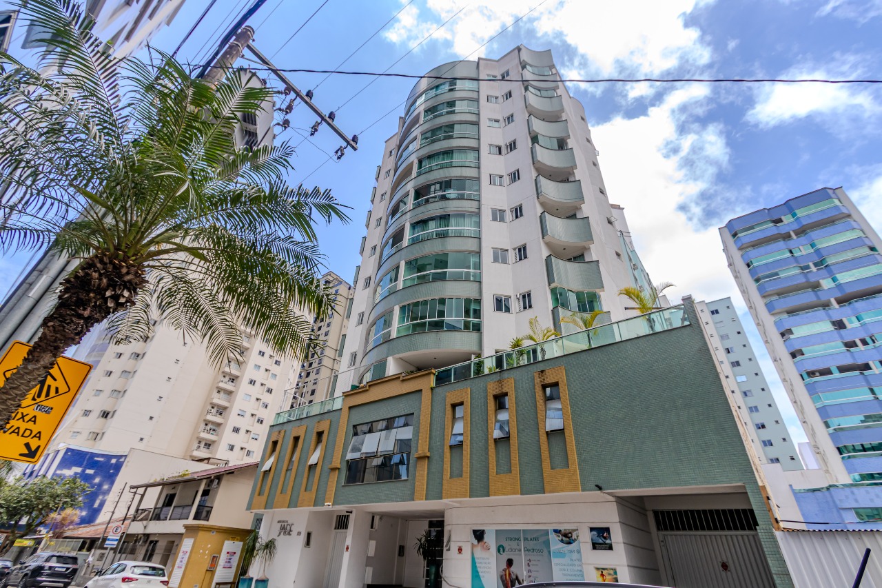 Apartamento à venda no Pioneiros: 