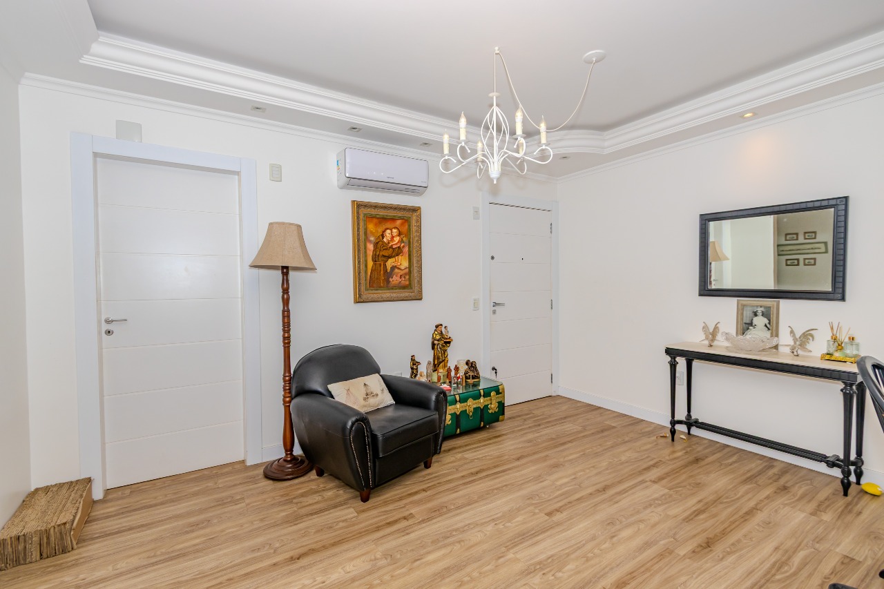 Apartamento à venda no Pioneiros: 