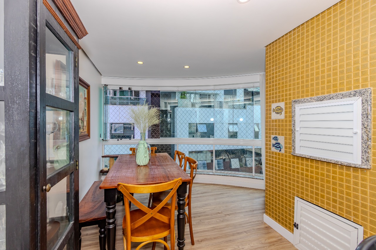 Apartamento à venda no Pioneiros: 