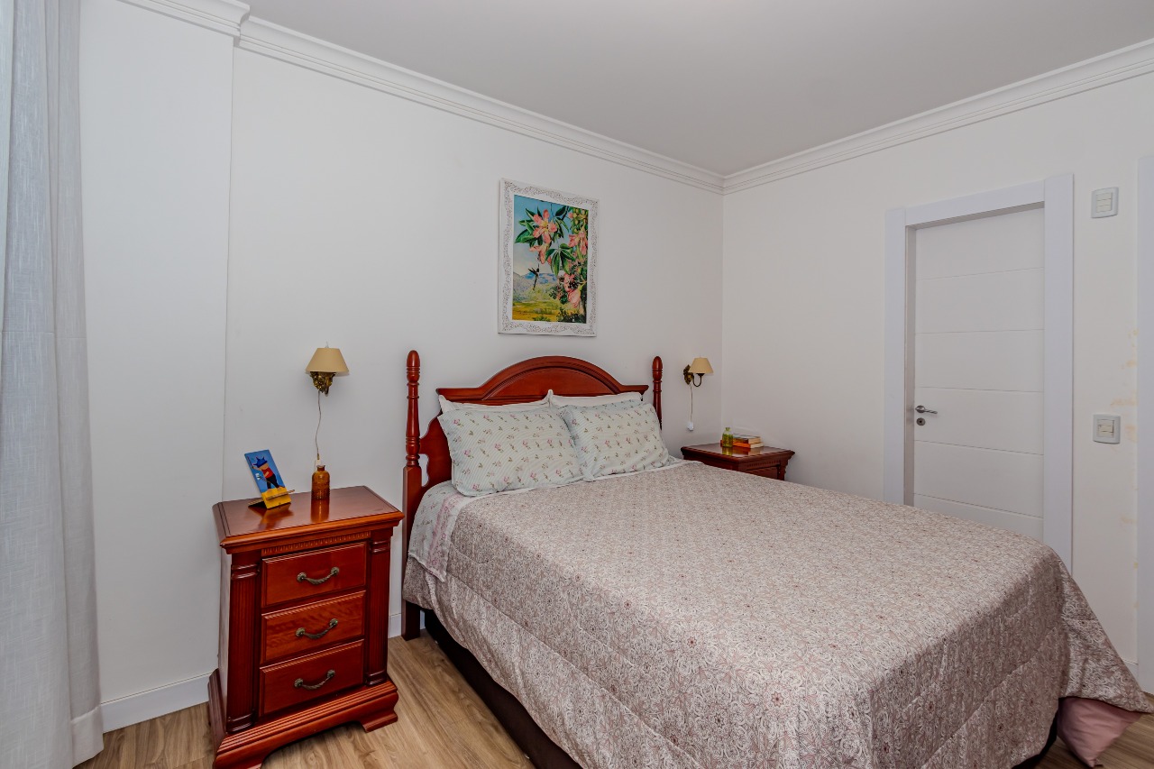 Apartamento à venda no Pioneiros: 