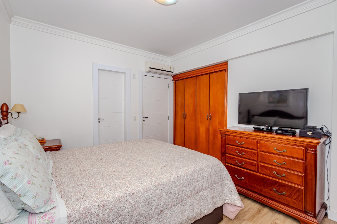 Apartamento à venda no Pioneiros: 