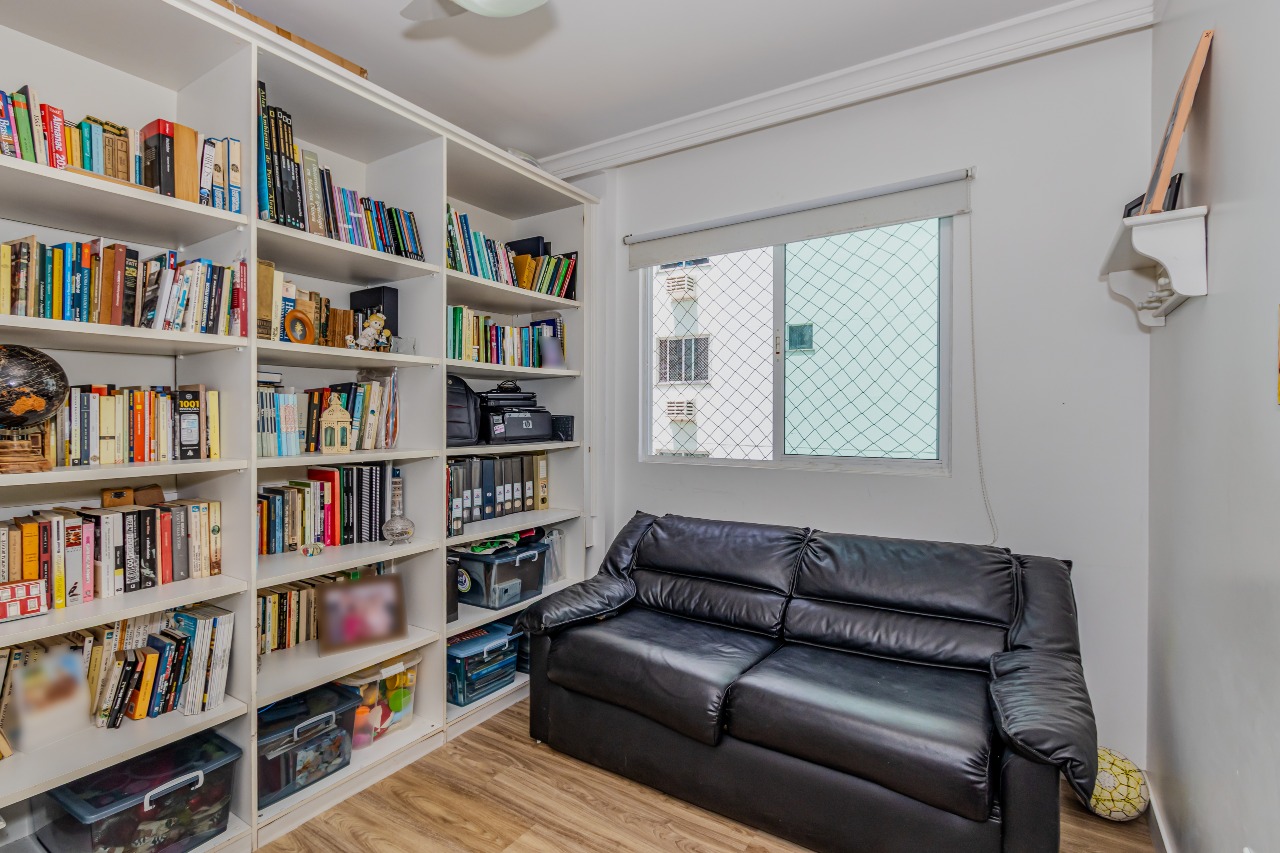 Apartamento à venda no Pioneiros: 