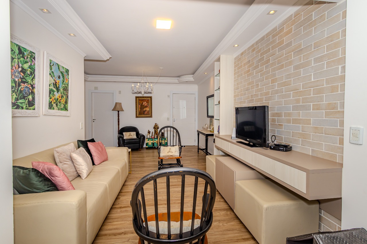 Apartamento à venda no Pioneiros: 