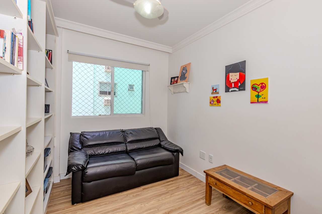 Apartamento à venda no Pioneiros: 