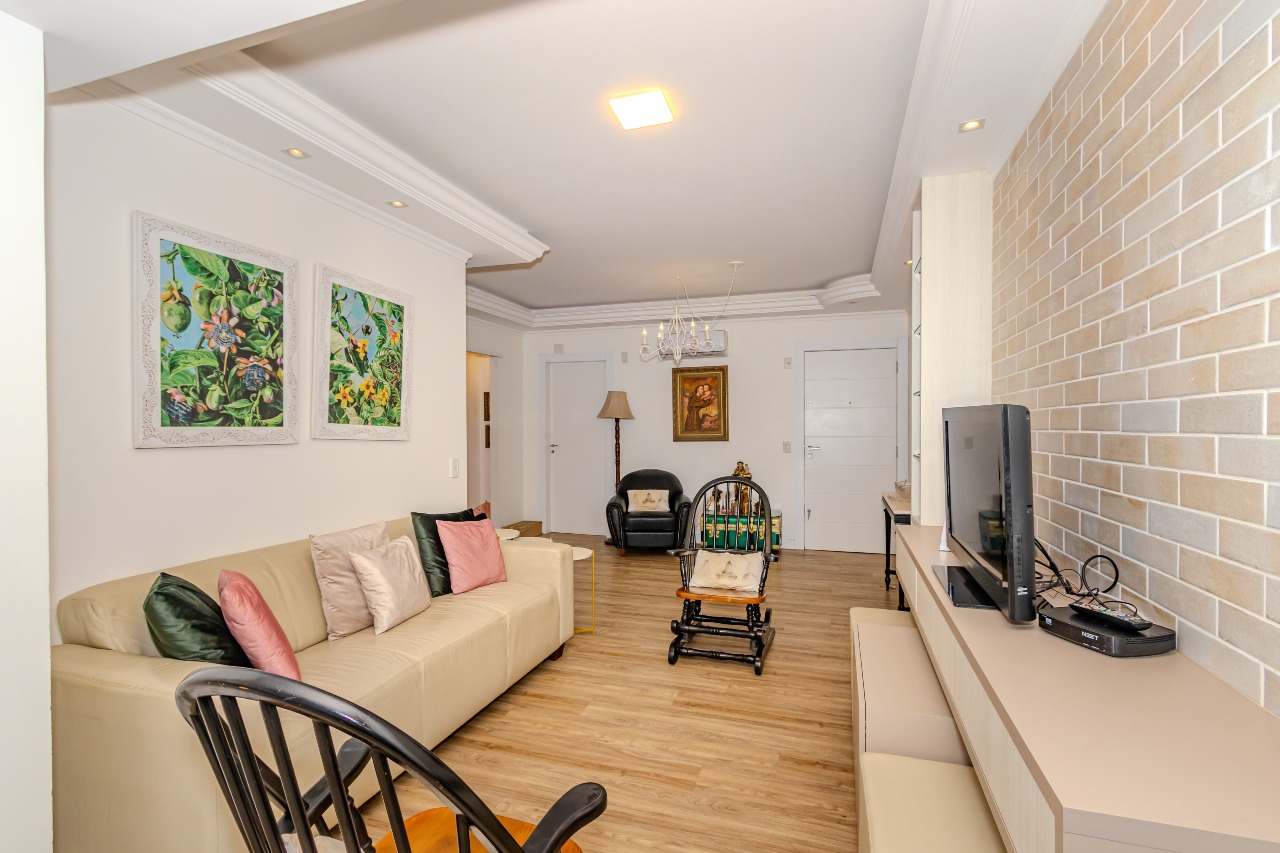 Apartamento à venda no Pioneiros: 